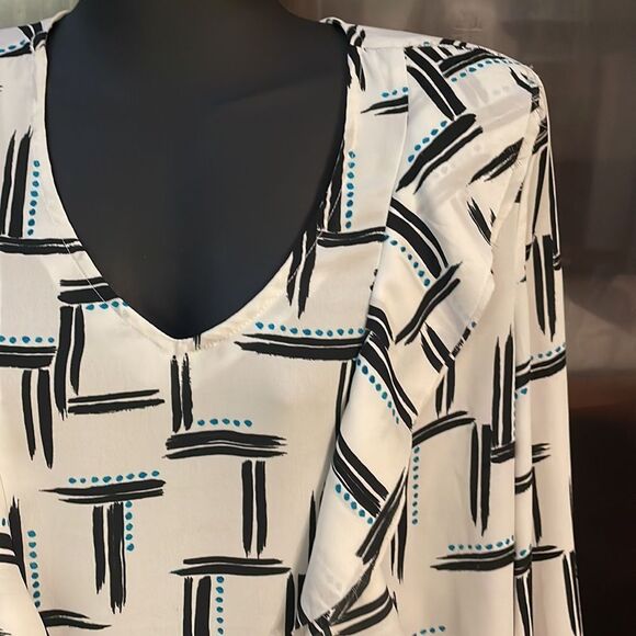Small Cato black/white long sleeve v-neck geometric stripe lantern sleeve blouse - Picture 4 of 12